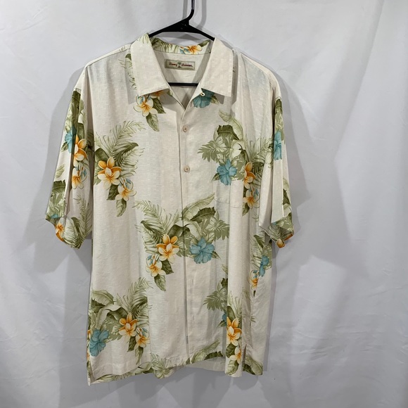 Tommy Bahama Other - Tommy Bahama 100% silk Hawaiian camp shirt